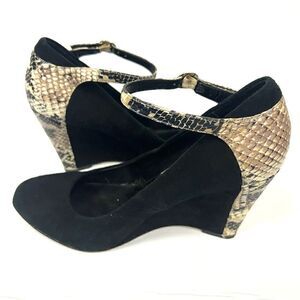 White House black market “ Marseille” wedge heel suede heels. Size 7.5
